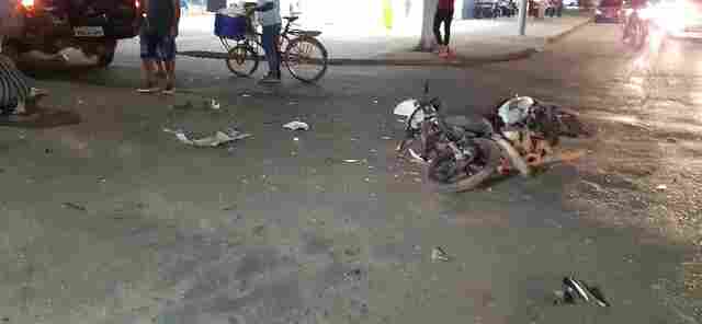 Motorista faz conversão proibida e causa grave acidente na zona sul