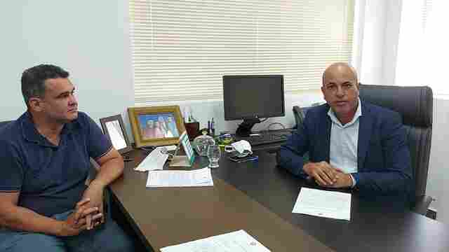 Ismael Crispin comemora avanços nas obras de pavimentação da estrada do calcário