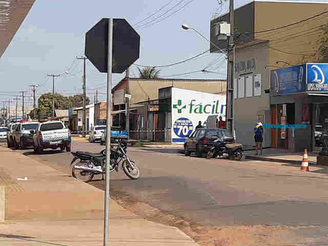 Criminoso é baleado após assalto e perseguição; ele e comparsa foram presos