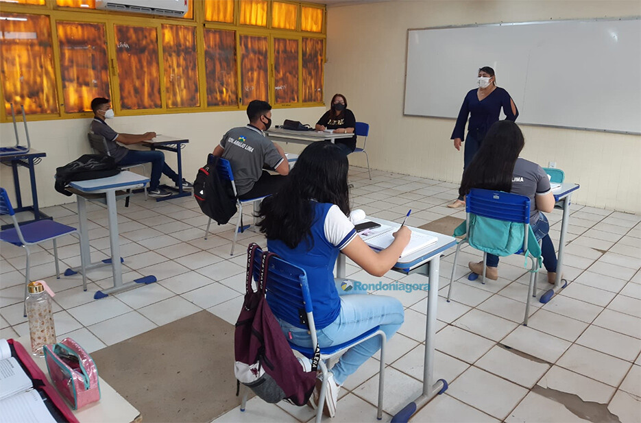 Vídeo e fotos: Escolas públicas retomam aulas presenciais em Rondônia com capacidade reduzida e cuidados sanitários