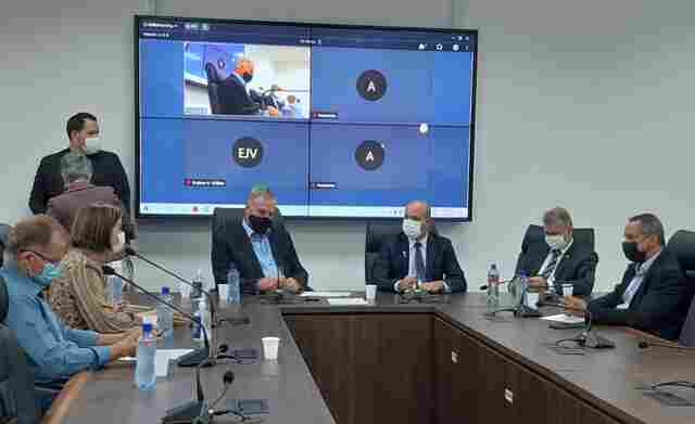 Deputado Ismael Crispin defende educação como direito constitucional