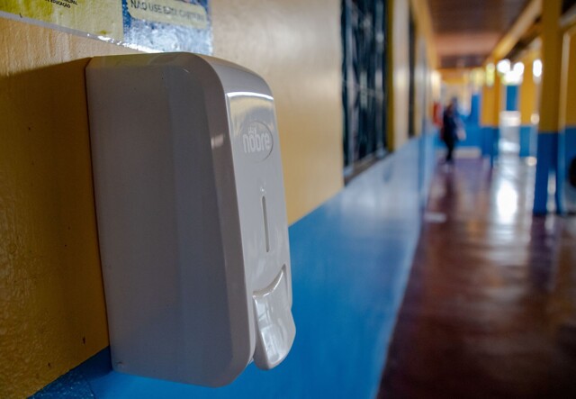 Pais e responsáveis devem orientar os estudantes sobre os protocolos de saúde