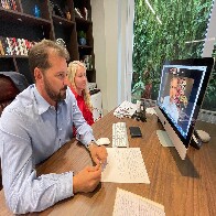 Criança retirada de sala de aula vai para nova escola, após intervenção de Hildon