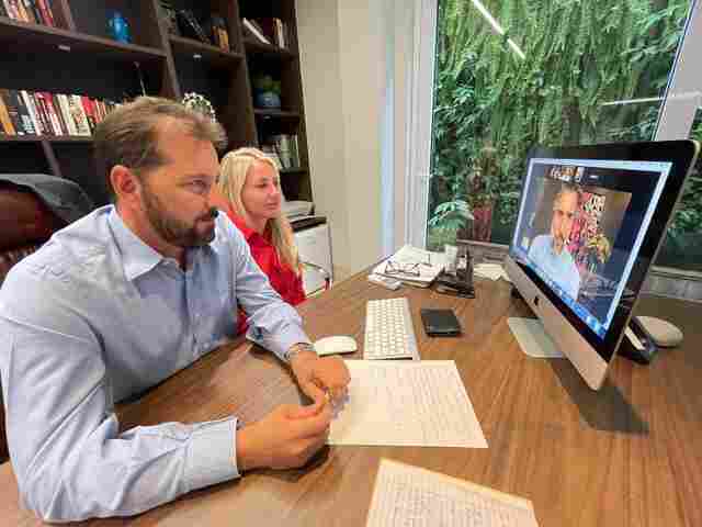 Criança retirada de sala de aula vai para nova escola, após intervenção de Hildon