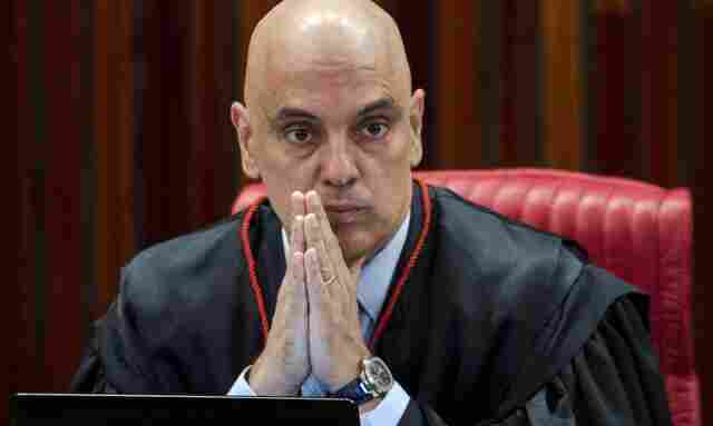 Bolsonaro formaliza pedido de impeachment de Alexandre de Moraes