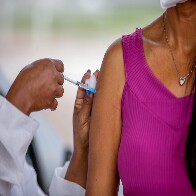 Com variante delta se espalhando no Brasil, Governo de Rondônia pede que população complete ciclo vacinal