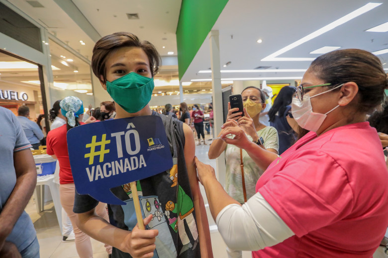 Vacinação de adolescentes segue no shopping nesta quinta e sexta-feira até 19 horas
