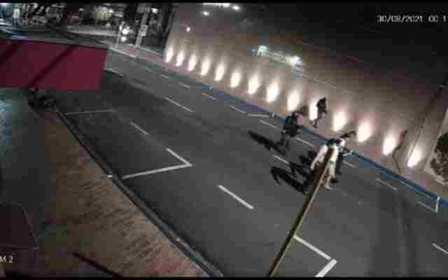 Vídeo: em São Paulo, bandidos fortemente armados promovem noite de terror e matam três pessoas em assalto