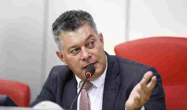 Mesa Diretora da Assembleia Legislativa reconhece perda de direitos políticos de Edson Martins, mas barra posse de suplente