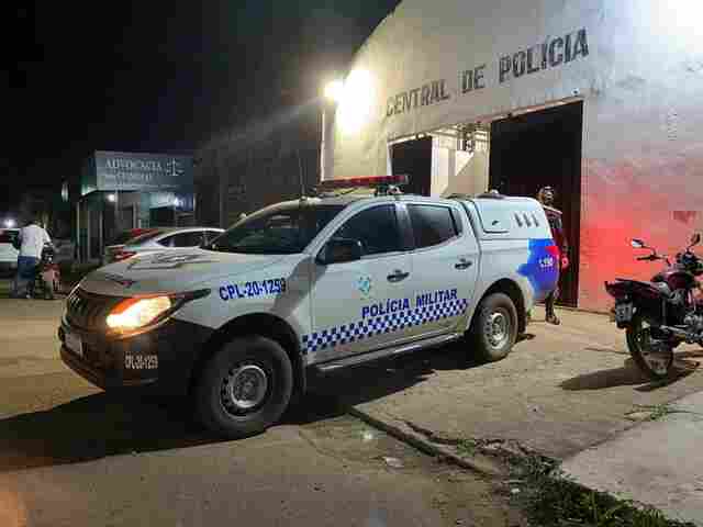 Menor é flagrado com moto roubada e encaminhado à central de polícia