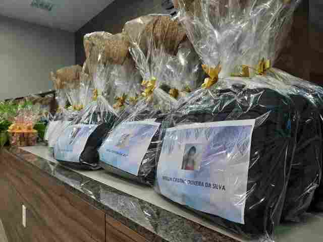 Governo entrega notebooks adaptados para estudantes com cegueira e baixa visão