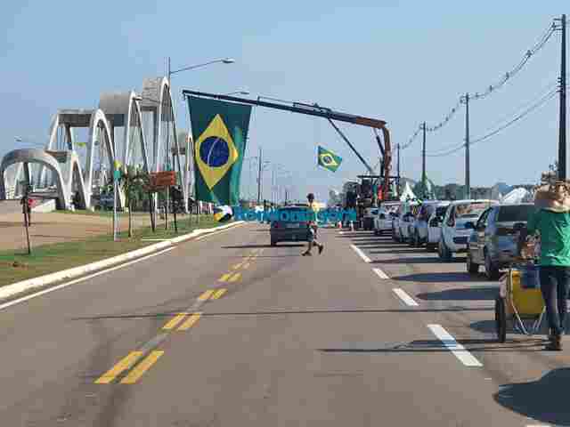 Espaço Alternativo começa a receber dezenas de pessoas para atos pró-Bolsonaro