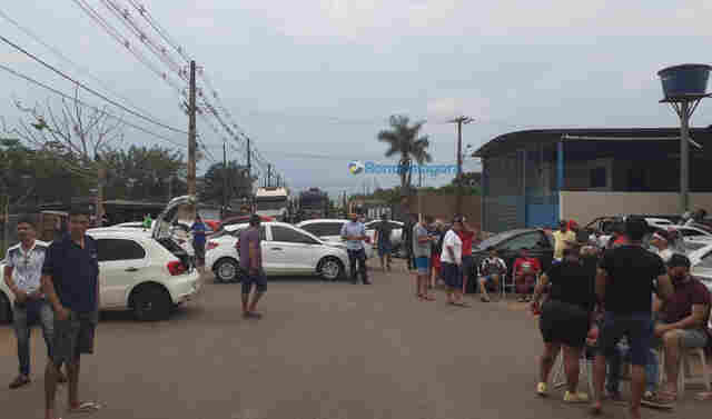 Motoristas de aplicativo seguem protesto contra alto preços da gasolina e gás