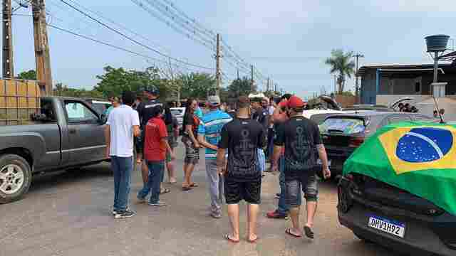 Motoristas de aplicativos fecham estrada do Belmont e pedem redução de combustível e gás de cozinha
