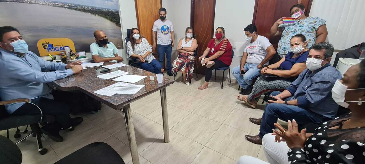 Vereador Fogaça recebe professores e diz que votação do piso nacional será um marco na educação municipal