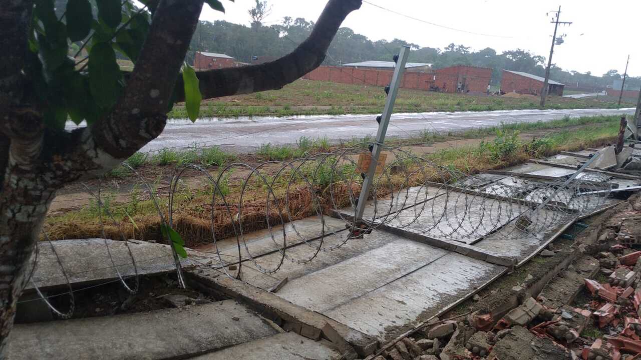 Fotos: temporal rápido com ventos fortes causa destruição em vários bairros da capital