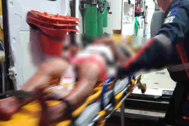 Jovem é atingido a tiros ao chegar em casa na zona leste