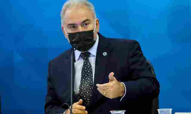 Covid-19: ministro destaca eventos adversos em adolescentes vacinados