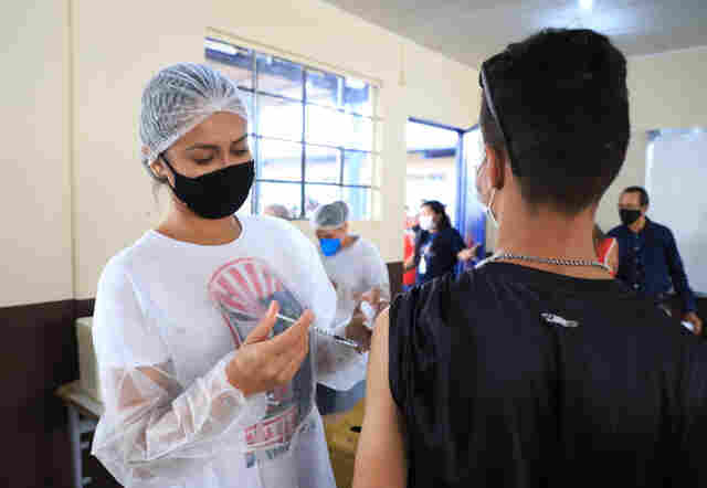 Prefeito de Porto Velho determina retomada de vacinação em adolescentes sem comorbidades