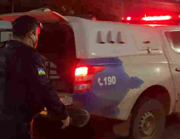 Motorista e esposa são presos após confusão no trânsito; ele por embriaguez e a mulher por agressões