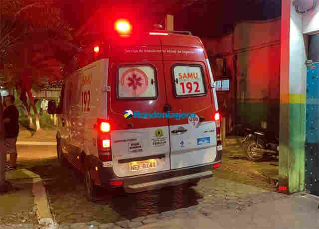 Mulher esfaqueia homem em balsa na capital