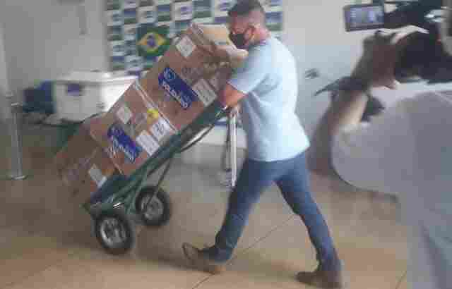 Rondônia recebe mais de 50 mil doses de vacinas contra covid-19