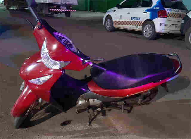 Adolescente é detido com moto roubada após se envolver em acidente