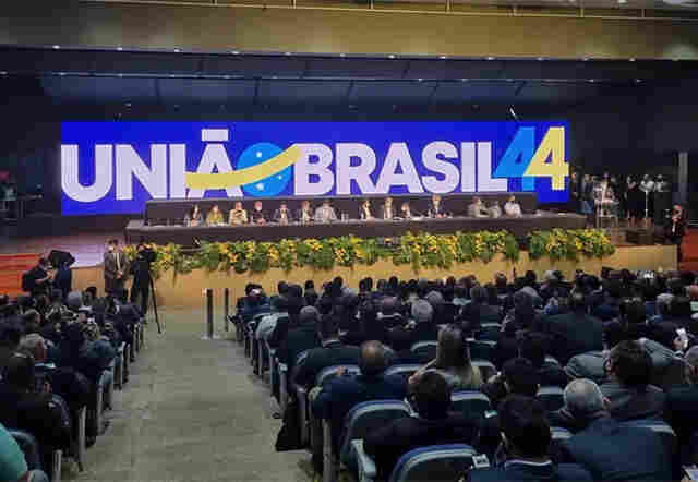 Democratas e PSL iniciam conversações sobre estados, anuncia ACM Neto