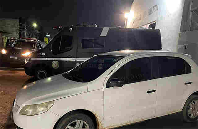 Vítima segue criminosos que fizeram arrastão em festa e PM prende dono de carro com 5 celulares