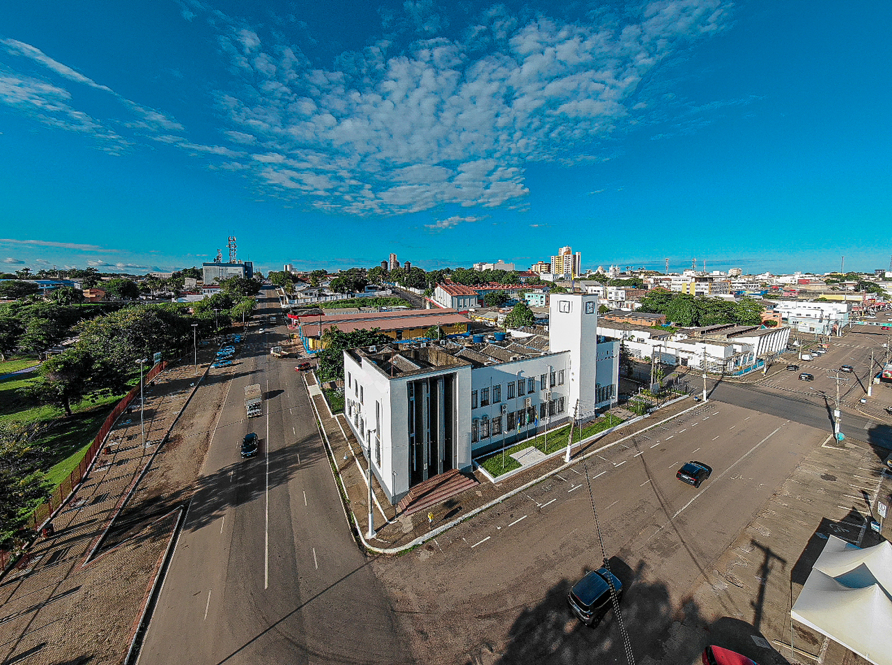 Governo e Prefeitura da capital funcionam normalmente na segunda-feira