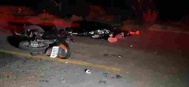 Jovens morrem após colisão entre motos