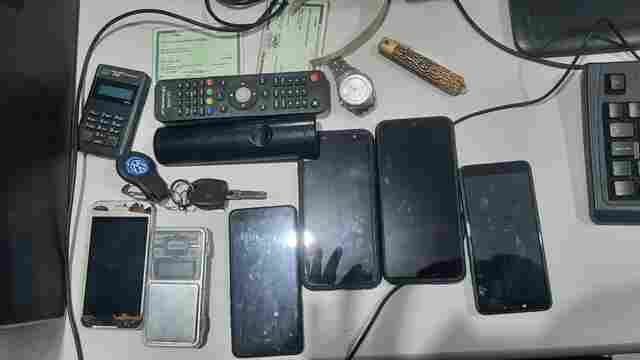 Criminosos são presos após invadirem casa, ameaçarem família e roubarem vários equipamentos