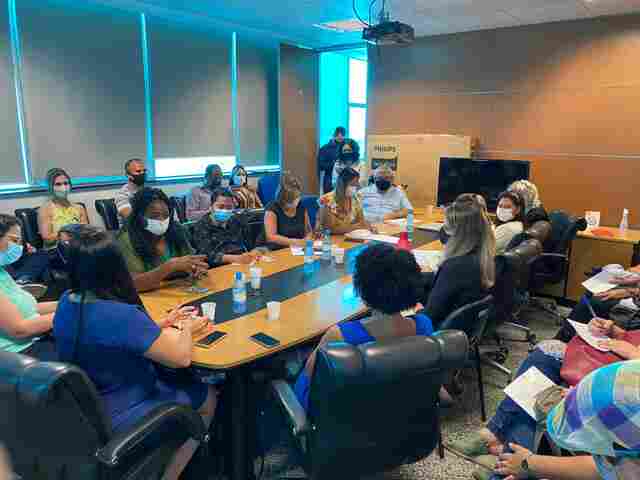 Professores denunciam transtornos gerados pelo diário eletrônico do novo ensino médio e jornada de trabalho excessiva