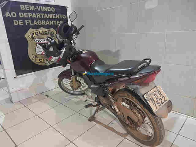 Adolescentes são detidos passeando com moto roubada