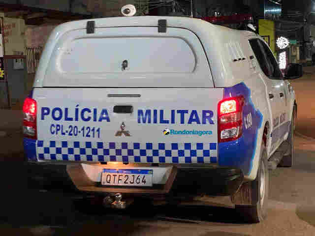 Bando invade residência e faz moradores reféns