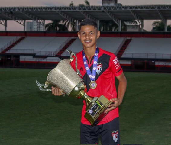 Ex-aluno do Talentos do Futuro é jogador do Atlético Goianiense no elenco sub-15