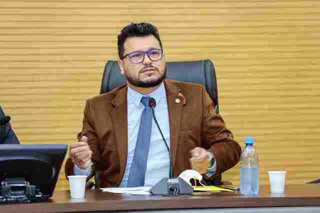 Marcelo Cruz realiza audiência pública para discutir implantação de energia elétrica na comunidade de Cavalcante