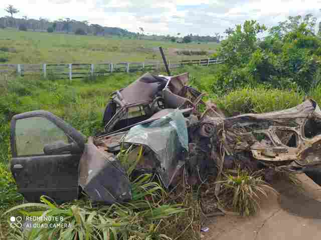 Motorista sem habilitação morre em colisão entre carro e caminhão tanque na BR-364
