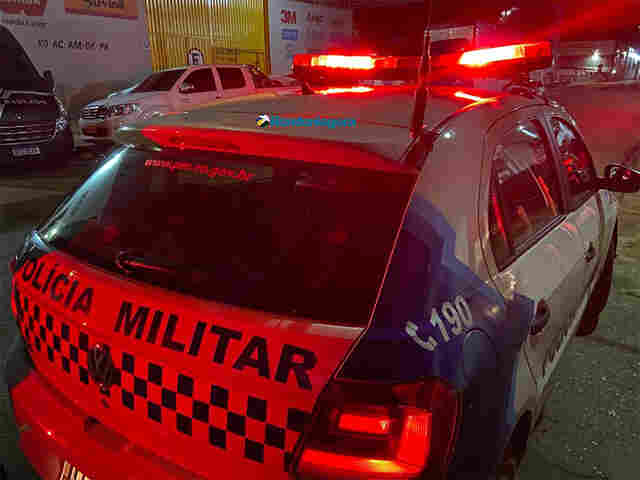 Policiais recuperam carro de idosa roubado no centro da capital