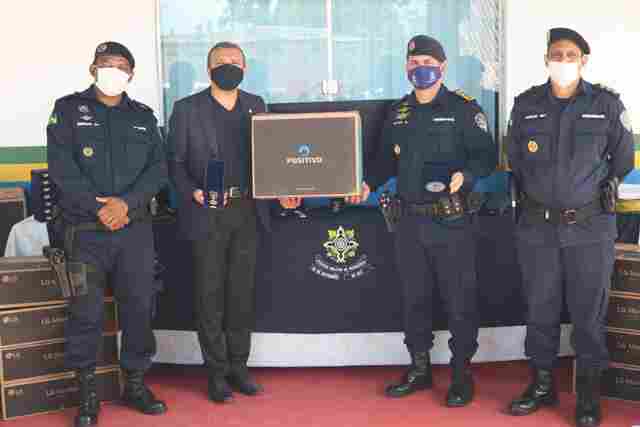 Deputado Alex Silva entrega equipamentos de informática para o 1º Batalhão de Polícia Militar