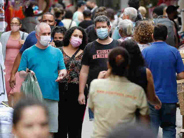 Fiocruz alerta que retomada de eventos sociais requer cobertura vacinal de 80%