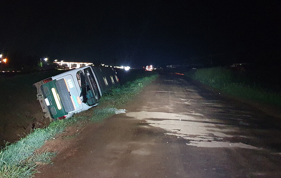 PRF registra 19 feridos, dois em estado grave em acidente com ônibus que tombou