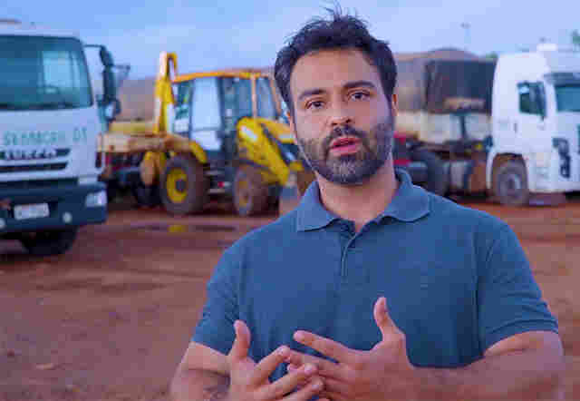 Vereadores pedem demissão de secretário após implantação de monitoramento em veículos; prefeito defende medida