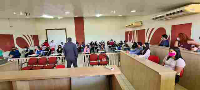 Júri simulado fascina acadêmicos da Uniron