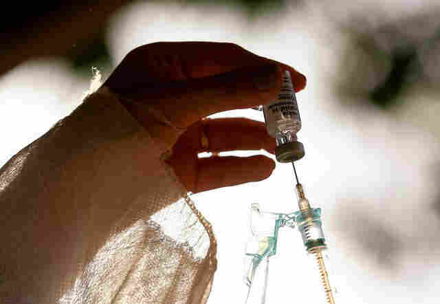 Vacina contra Covid-19: Ministério da Saúde reduz intervalo entre doses e libera reforço para todos os adultos