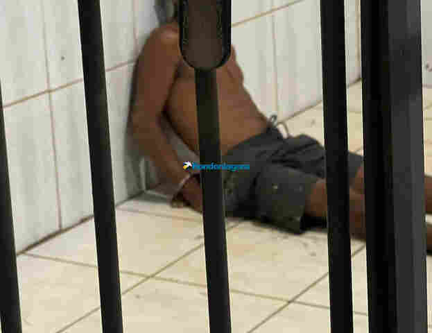 Mulher é assaltada em parada de ônibus em Porto Velho; PM prende acusado