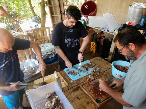 Grupo de amigos realiza churrasco comunitário no bairro Renascer 