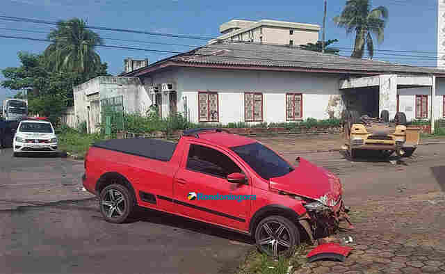 Acidente com capotamento na D. Pedro II com Brasília em Porto Velho