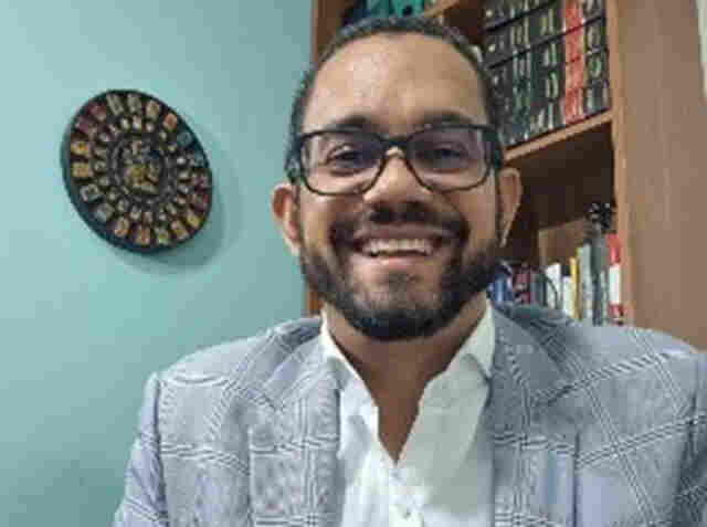 Professor da Uniron recebe homenagem da Assembleia Legislativa