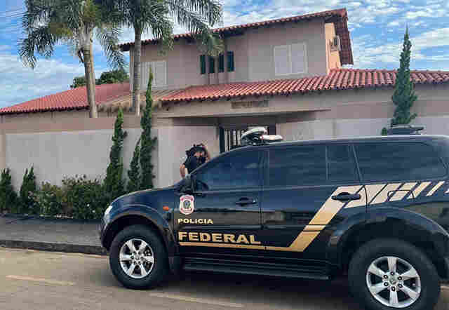 Operação da PF cumpre mandados contra ex-servidor da Receita Federal que retirava dívidas de empresas em Rondônia